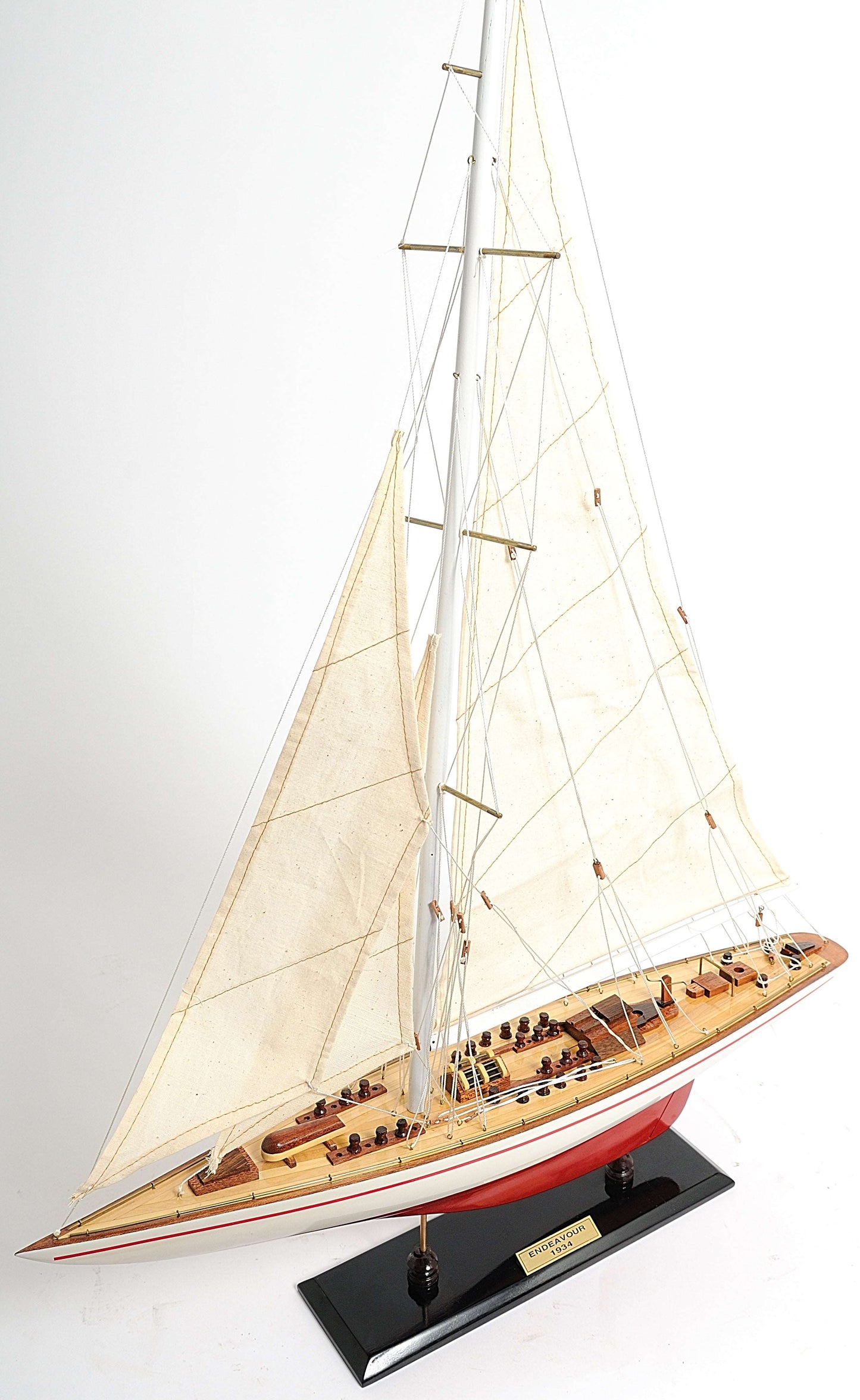 ALDO Creative Arts >Collectibles> Scale Model America's Cup Racing Yacht Endeavour L 60 Red and White Sailboat Wood Model by Authentic Models