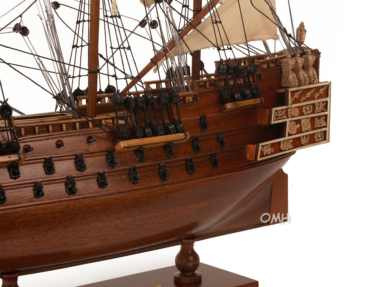 Aldo Hobbies & Creative Arts> Collectibles> Scale Model HMS Sovereign Of The Seas Tall Ship Small Wood Model Sailboat Assembled