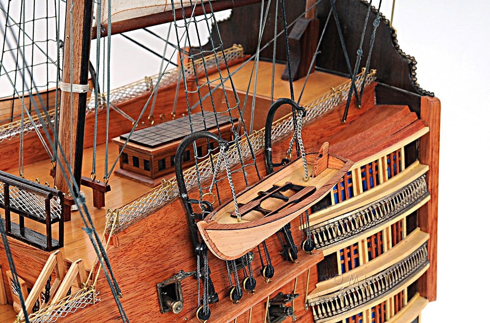 Aldo Hobbies & Creative Arts> Collectibles> Scale Model HMS Victory Xtract Large Tallship Wood Model Sailboat Assembled With Display Case XL No Glass