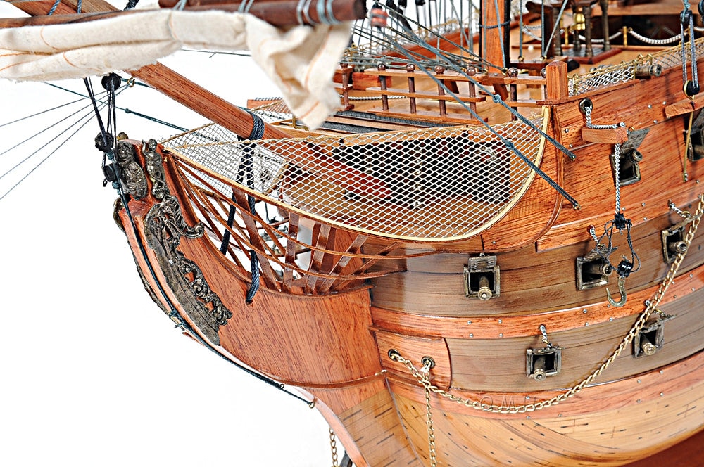 Aldo Hobbies & Creative Arts> Collectibles> Scale Model HMS Victory Xtract Large Tallship Wood Model Sailboat Assembled With Display Case XL No Glass