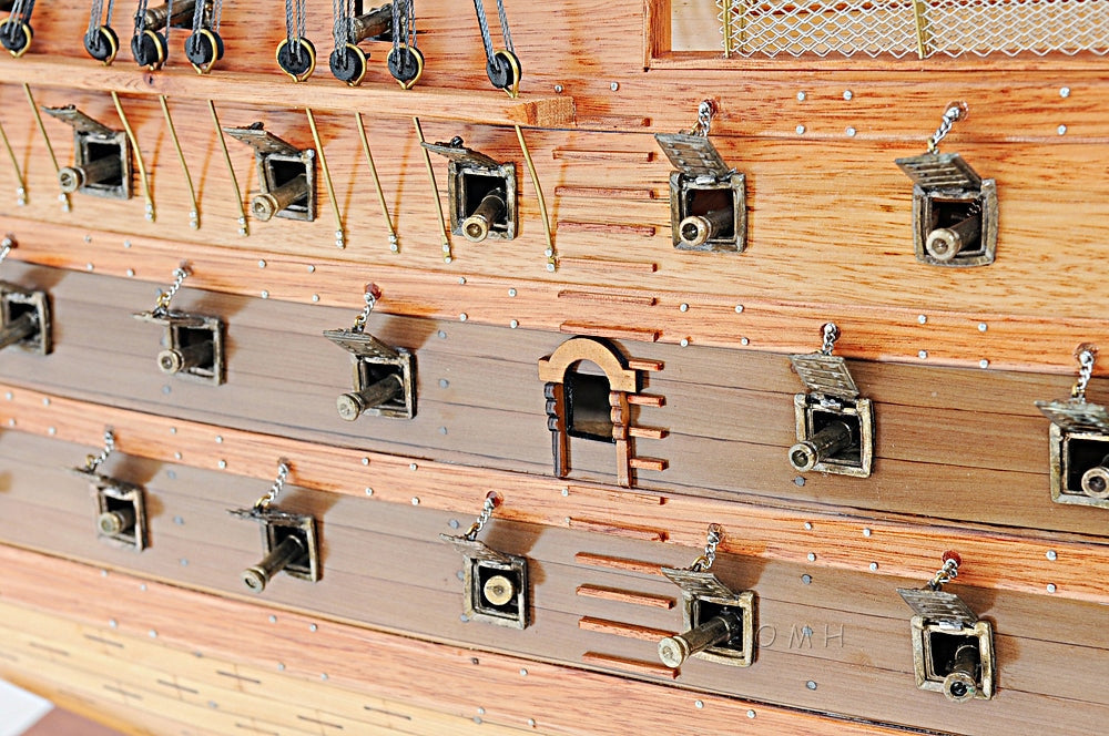 Aldo Hobbies & Creative Arts> Collectibles> Scale Model HMS Victory Xtract Large Tallship Wood Model Sailboat Assembled With Display Case XL No Glass