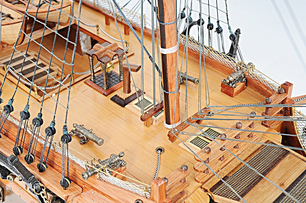 Aldo Hobbies & Creative Arts> Collectibles> Scale Model HMS Victory Xtract Large Tallship Wood Model Sailboat Assembled With Display Case XL No Glass