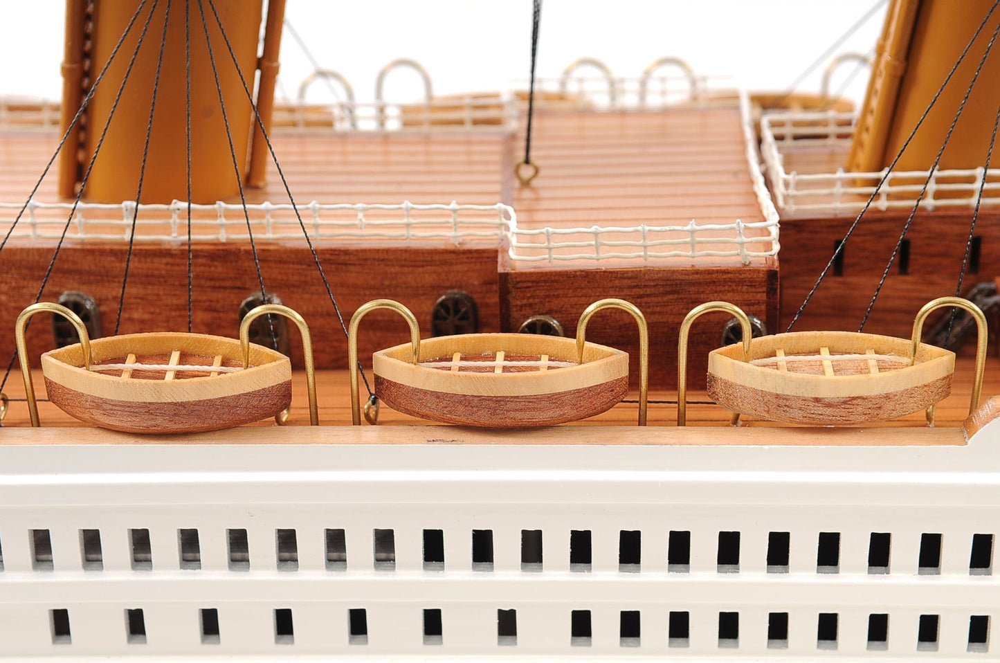 ALDO Hobbies & Creative Arts> Collectibles> Scale Model L: 40 W: 4.5 H: 14 Inches / NEW / Wood RMS Titanic Painted Large Passenger Ship Ocean Liner Wood Model Assembled