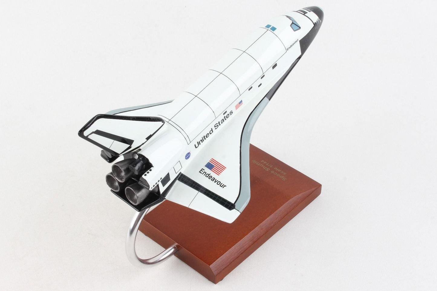 ALDO Hobbies & Creative Arts> Collectibles> Scale Model NASA Space Shuttle Endeavour Orbiter Wood Model Space Craft