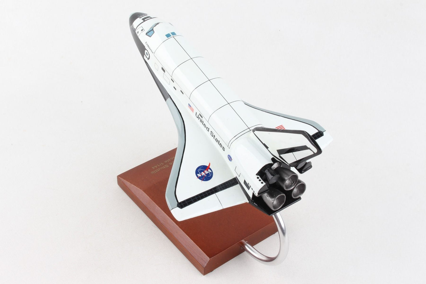 ALDO Hobbies & Creative Arts> Collectibles> Scale Model NASA Space Shuttle Endeavour Orbiter Wood Model Space Craft