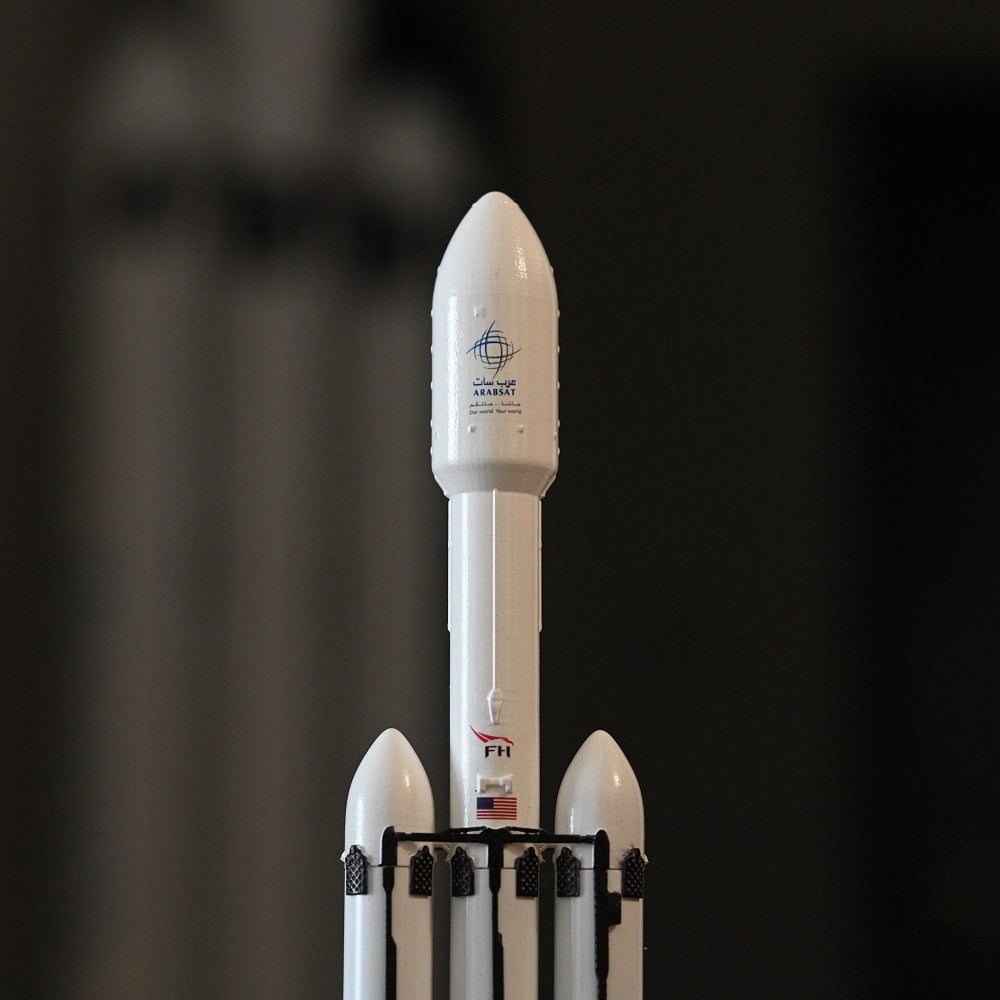 ALDO > Hobbies & Creative Arts> Collectibles> Scale Model NASA Space X Model Rocket Falcon Super Heavy Spacecraft Model Desk Top Display.