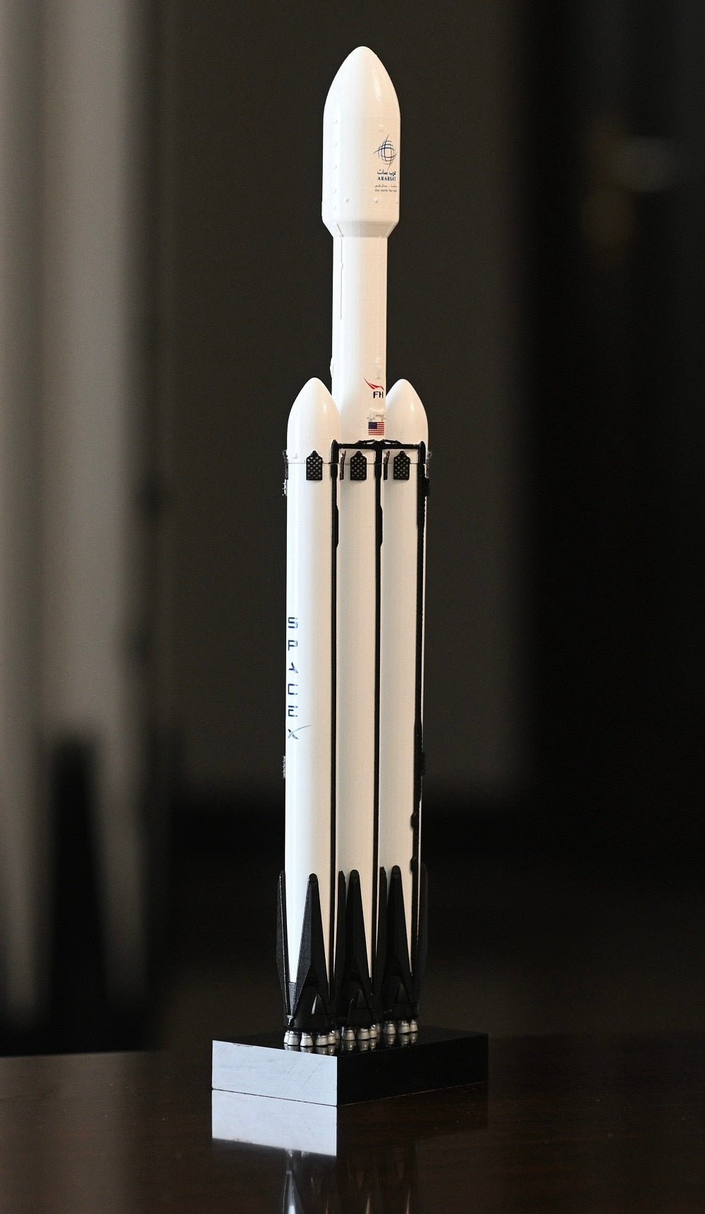 ALDO > Hobbies & Creative Arts> Collectibles> Scale Model NASA Space X Model Rocket Falcon Super Heavy Spacecraft Model Desk Top Display.