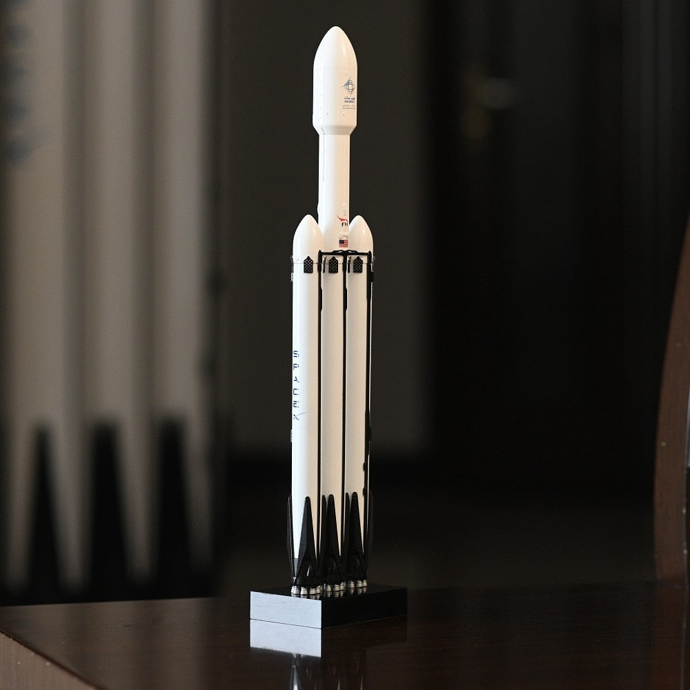 ALDO > Hobbies & Creative Arts> Collectibles> Scale Model NASA Space X Model Rocket Falcon Super Heavy Spacecraft Model Desk Top Display.