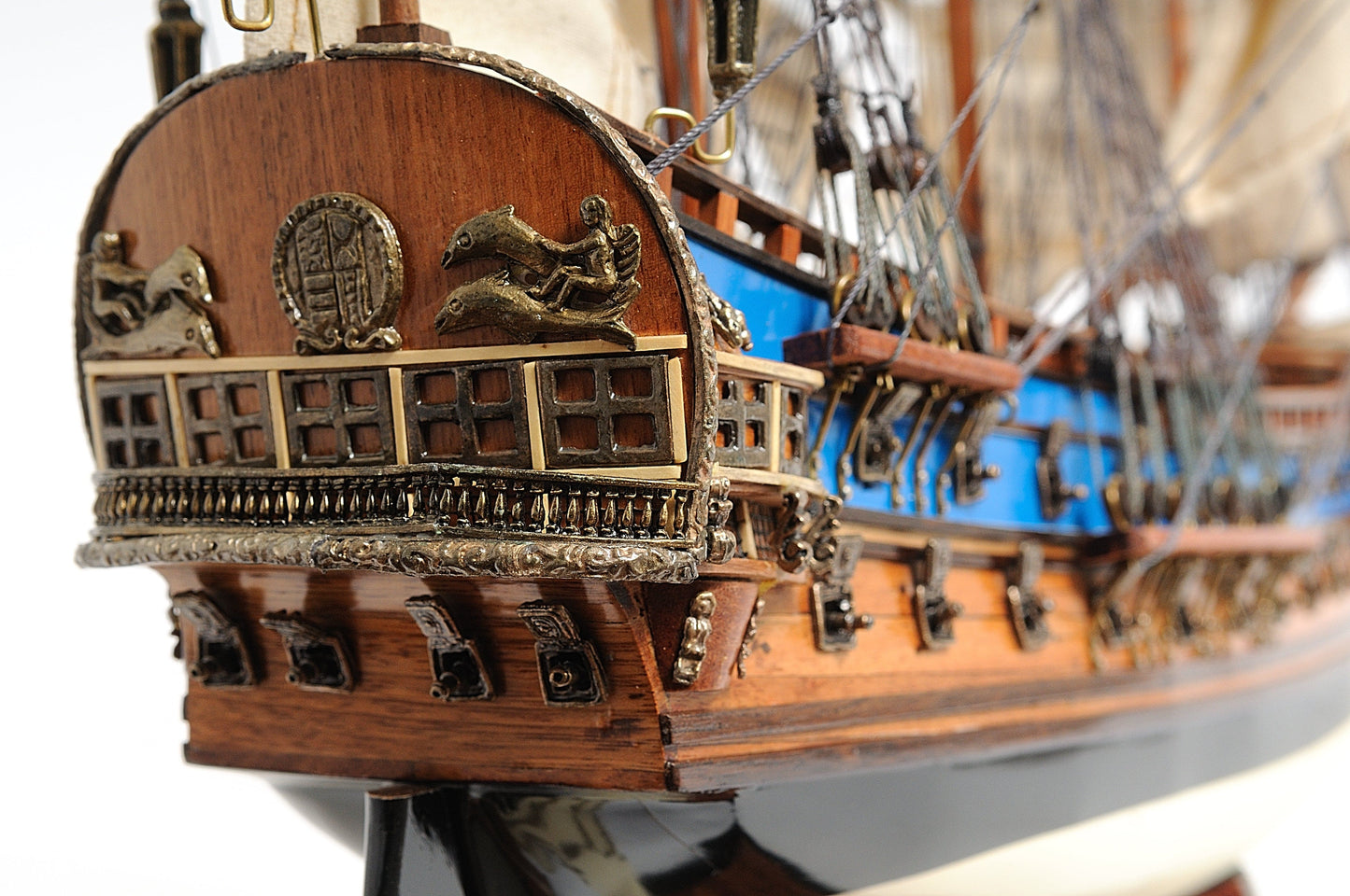Aldo Hobbies & Creative Arts> Collectibles> Scale Model new / Wood / L: 22 W: 7.5 H: 21.5 Inches Peter the Great Flagship Tallship Providence of God Goto Predestination Excusive Edition Small Wood Model Sailboat Assembled