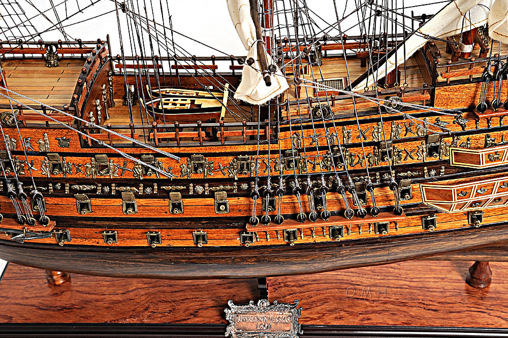 Aldo Hobbies & Creative Arts> Collectibles> Scale Model new / Wood / L: 29 W: 9 H: 27 Inches HMS Sovereign Of The Seas British Royal Navy Tall Ship Medium E.E. Wood Model Sailboat Assembled