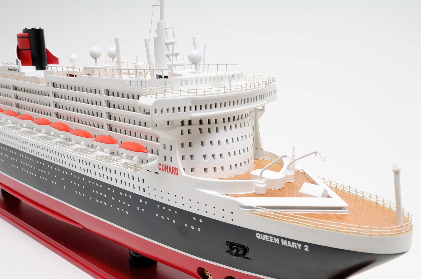 ALDO Hobbies & Creative Arts> Collectibles> Scale Model Queen Mary II Largest and Most Luxurious Passenger Ship Ocean Liner Ever Built Wood Model Assembled