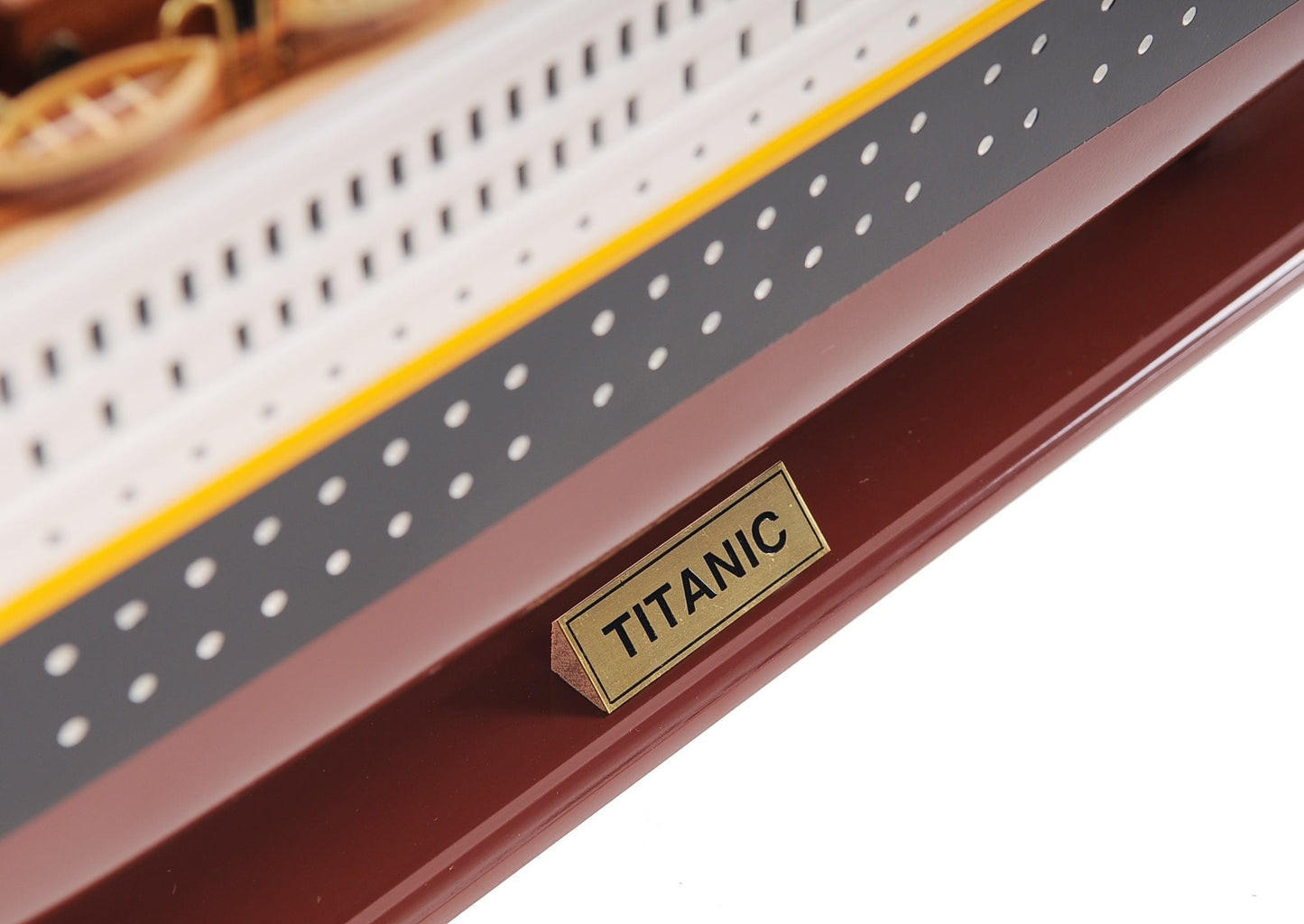ALDO Hobbies & Creative Arts> Collectibles> Scale Model RMS Titanic Painted Medium Passenger Ship Ocean Liner Wood Model With Display Case Assembled.