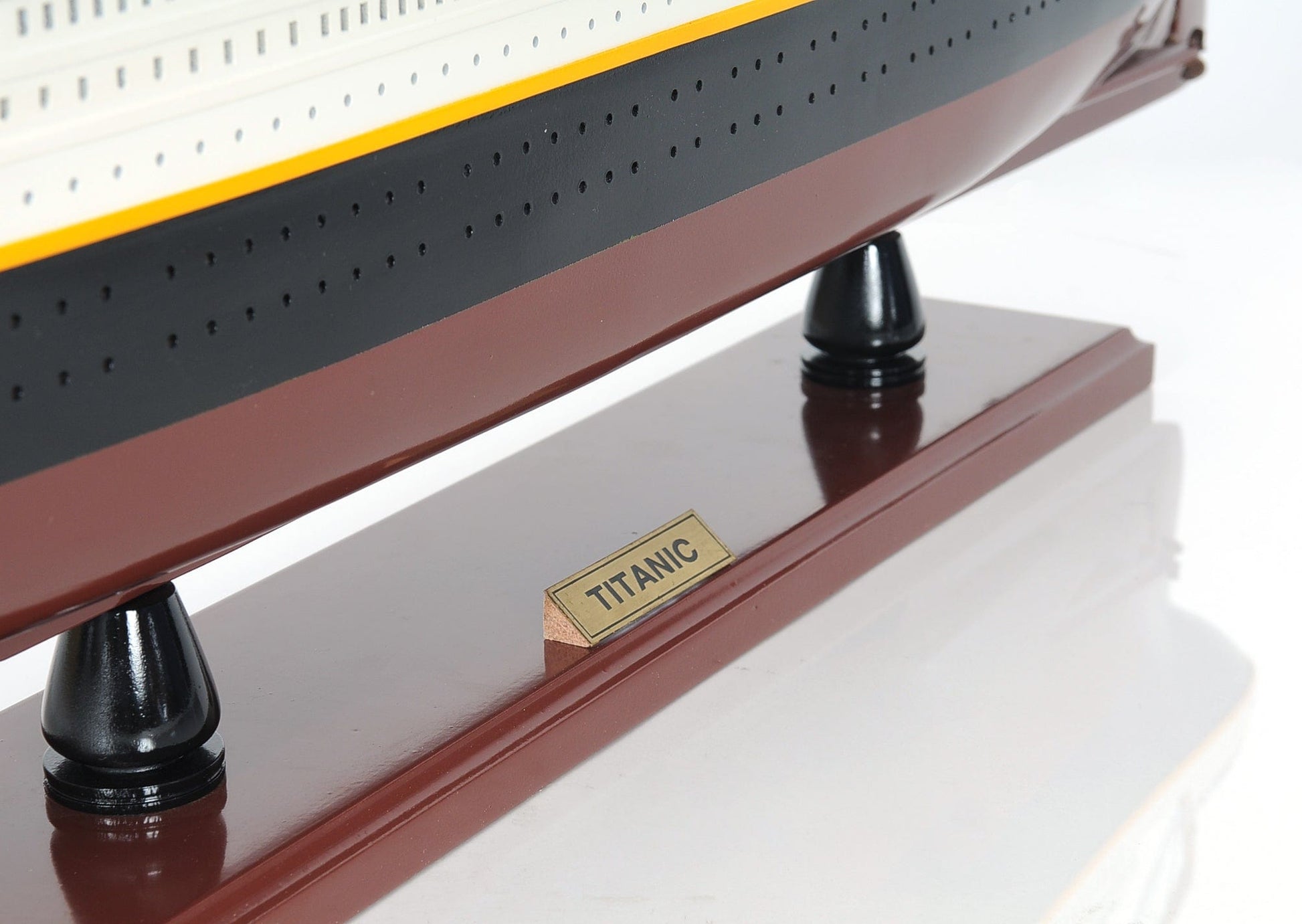 ALDO Hobbies & Creative Arts> Collectibles> Scale Model L: 32 W: 4 H: 13 Inches / NEW / Wood RMS Titanic Painted  Medium With lights Passenger Ship Ocean Liner Wood Model Assembled