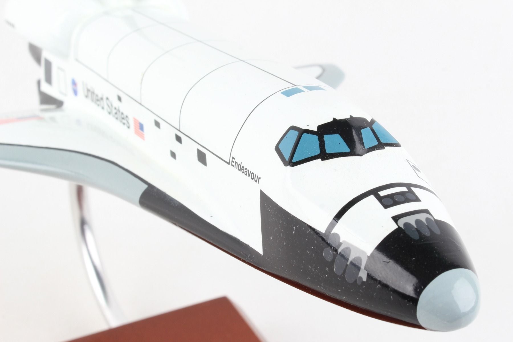 ALDO Hobbies & Creative Arts> Collectibles> Scale Model NASA Space Shuttle Endeavour Orbiter Wood Model Space Craft