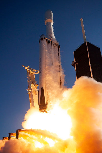 ALDO > Hobbies & Creative Arts> Collectibles> Scale Model NASA Space X Model Rocket Falcon Super Heavy Spacecraft Model Desk Top Display.