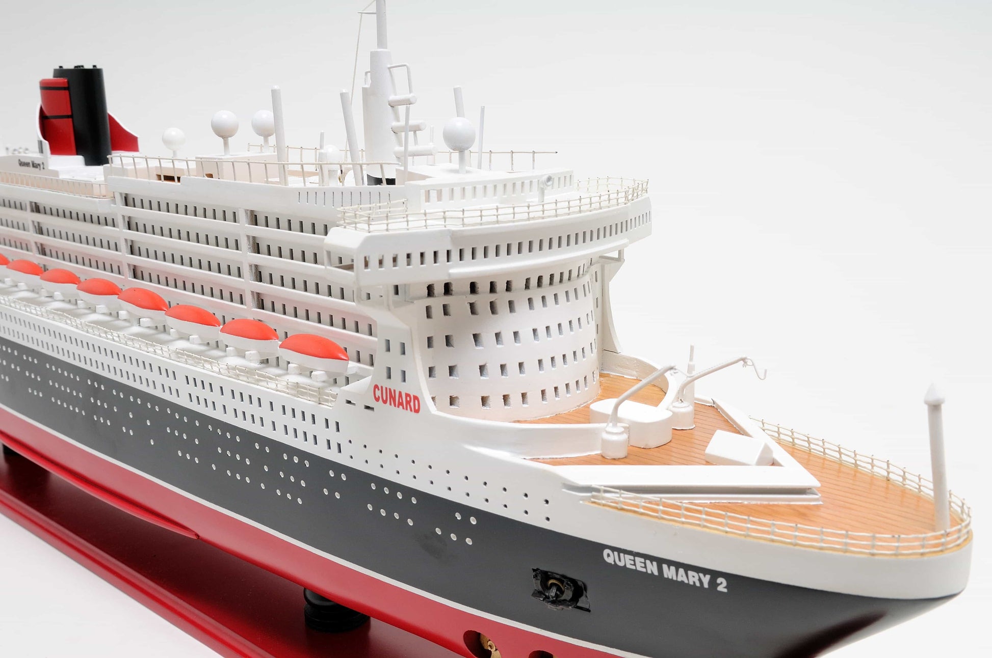 ALDO Hobbies & Creative Arts> Collectibles> Scale Model Queen Mary II Largest and Most Luxurious Passenger Ship Ocean Liner Ever Built Wood Model Assembled
