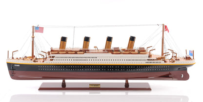 ALDO Hobbies & Creative Arts> Collectibles> Scale Model RMS Titanic Painted Medium Passenger Ship Ocean Liner Wood Model With Display Case Assembled.